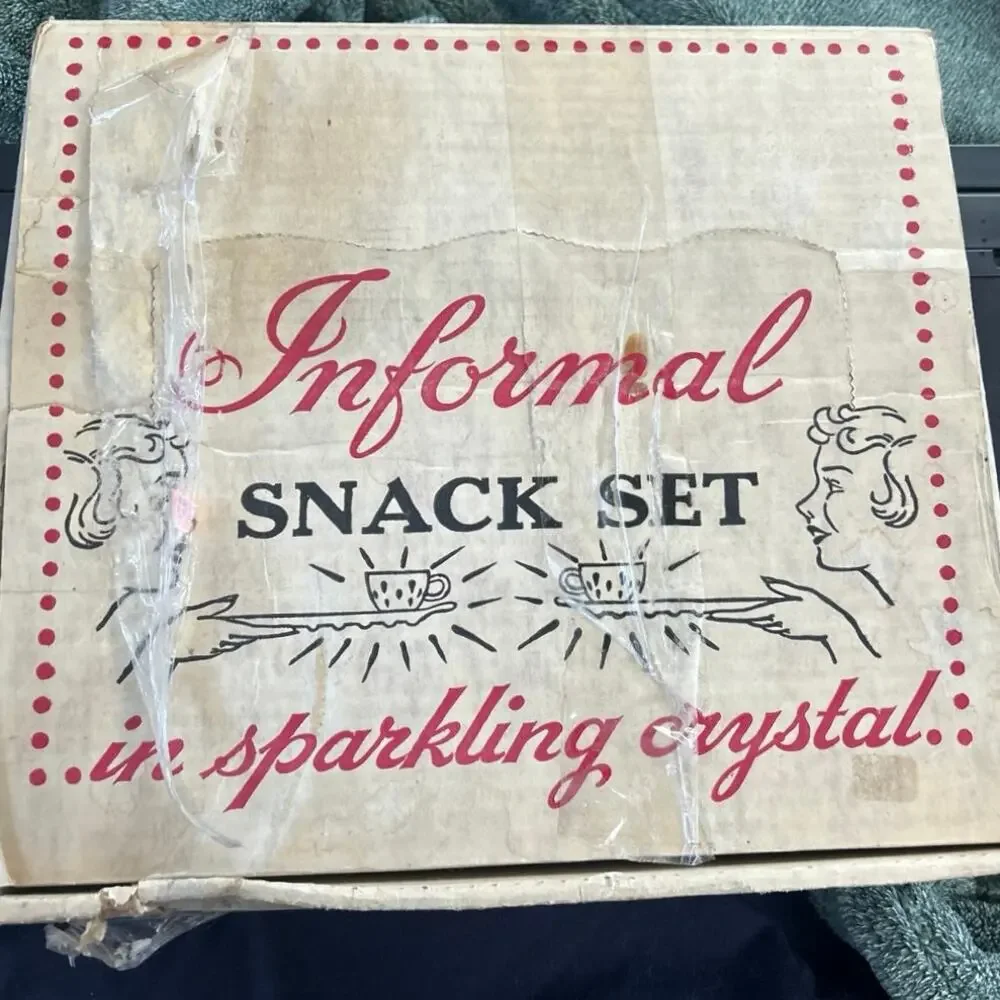 Informal Snack Set by Hazel-Atlas 4 Plates 4 Cups in Original Box